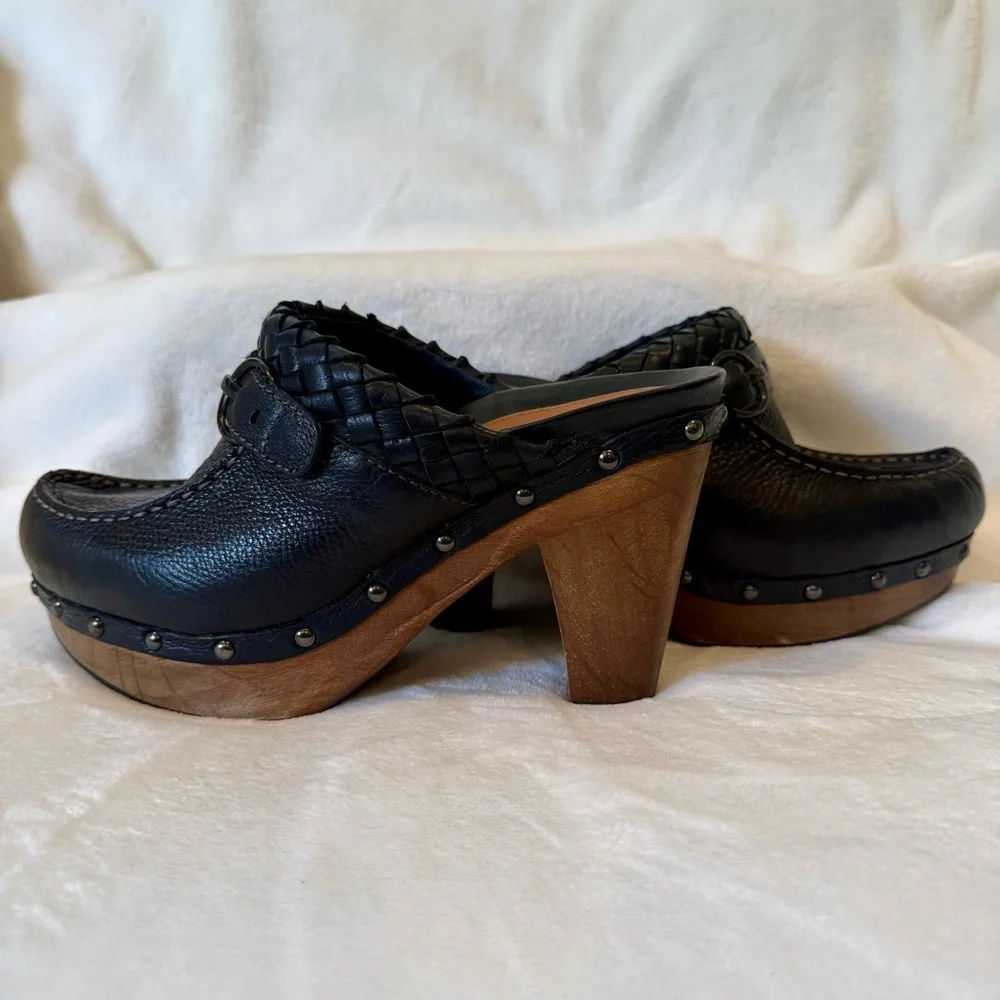 Earthies Black Leather Clogs with Braided Accent - Picture 6 of 12